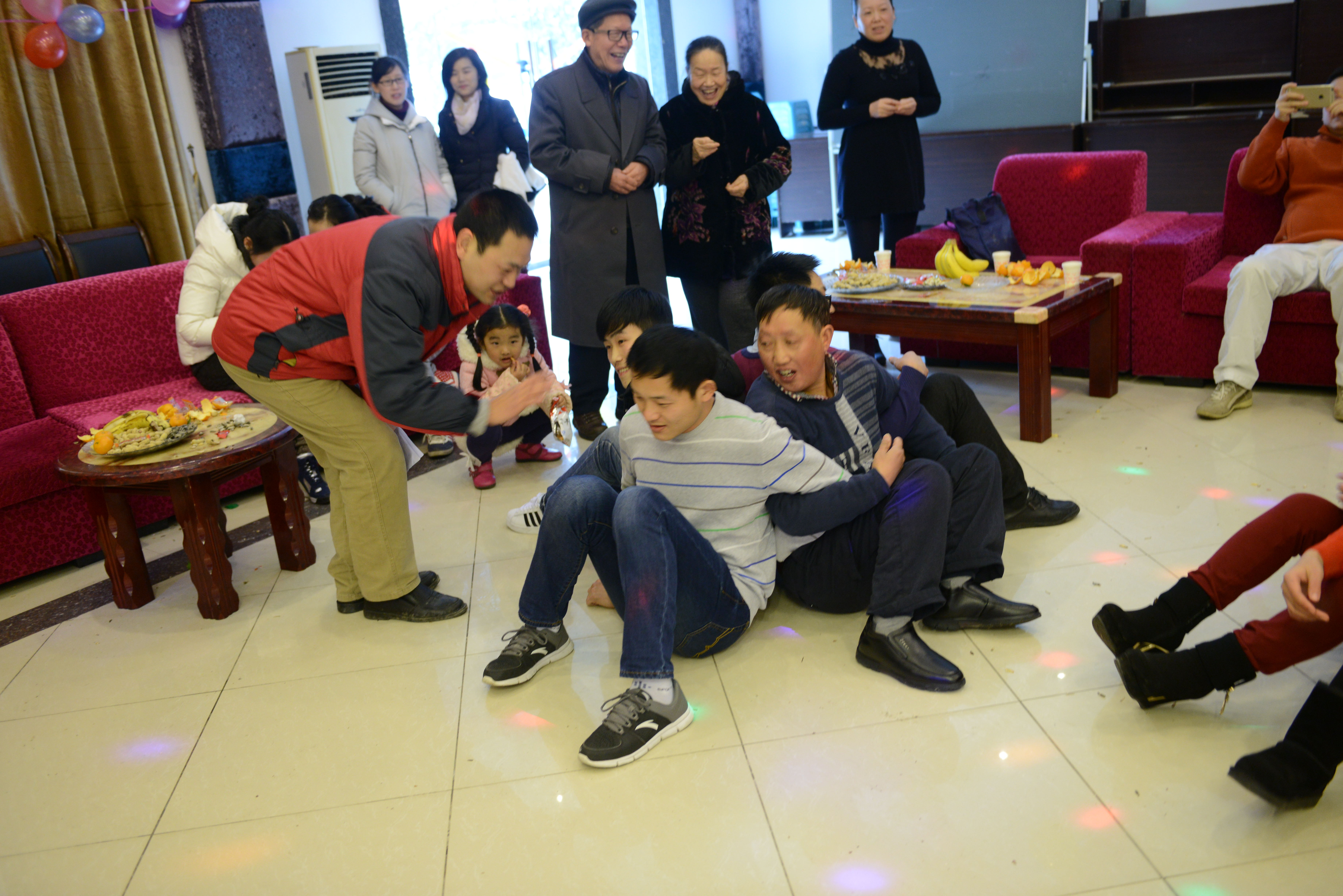 游戏二：坐地起身1.jpg